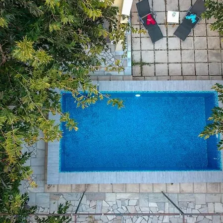 Corinthian Lemon Apartament *