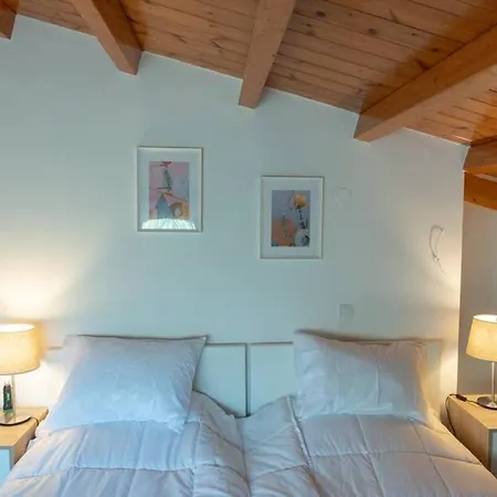 Corinthian Lemon Apartament