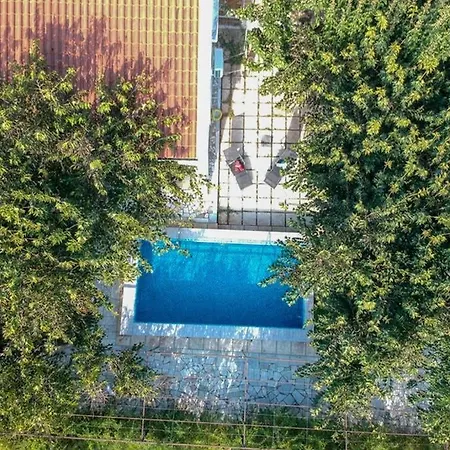 Corinthian Lemon Apartament